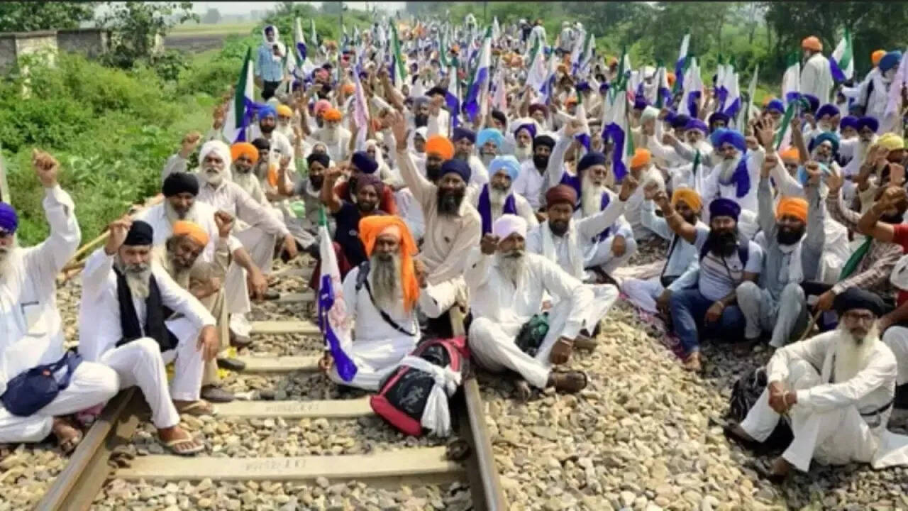 शंभू में Railway Trackजाम का चौथा दिन,पंजाब और जम्मू आने- जाने वाली 54 Train Cancele