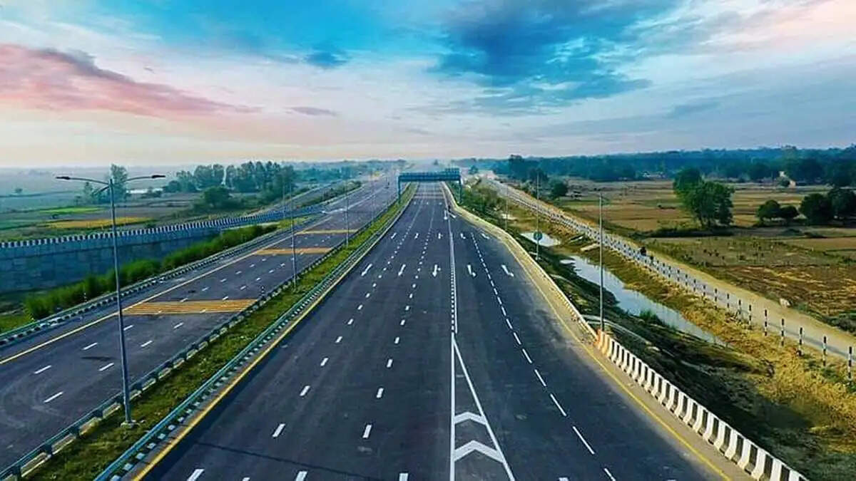 सफर हुआ महंगा, लाडोवाल में 15 तो करनाल में 10 रुपए अधिक चुकाना पड़ेगा टोल टैक्स