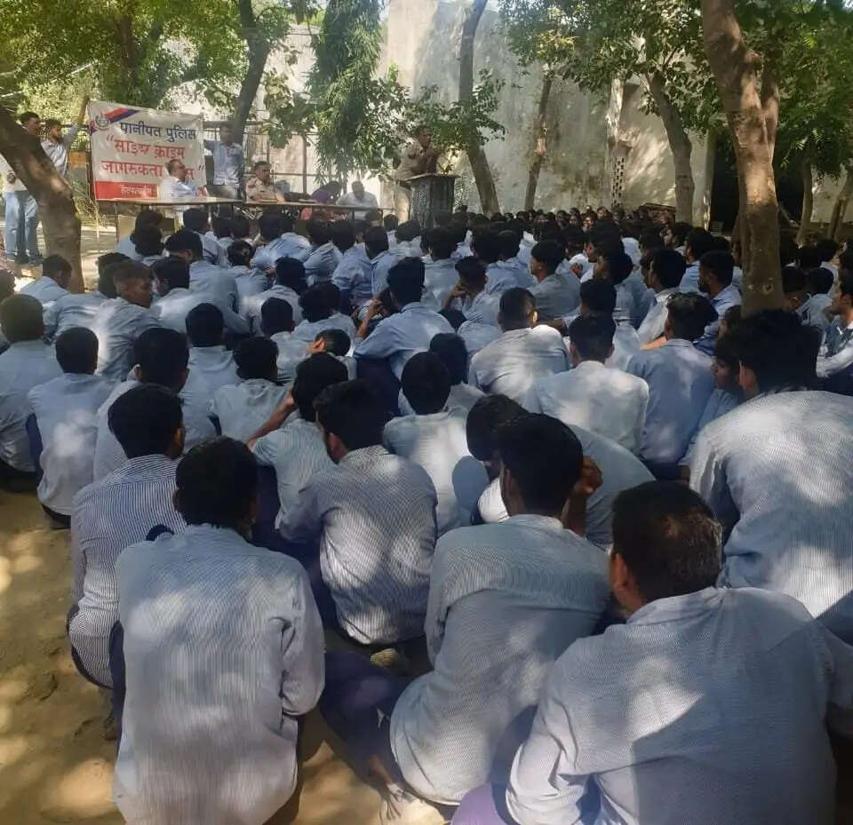 सावधानी ही बचाएगी साइबर ठगी से- ASP