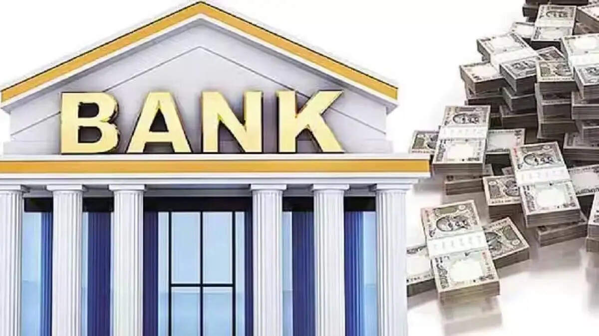 BANK ACCOUNT से हर महीने कटते हैं इतने रुपये, जानिए कहां जाता है