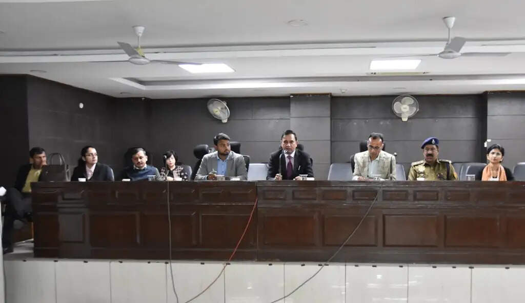चुनाव को लेकर जिला प्रशान ने कसी कमर, अधिकारियों को दिए निर्देश