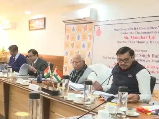 2 अफसरों पर भड़के CM, निकाल दिया मीटिंग से