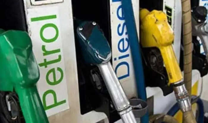 PETROL-DIESEL के दामों में नहीं हुआ कोई इजाफा, पढ़िए आपके शहर के दाम