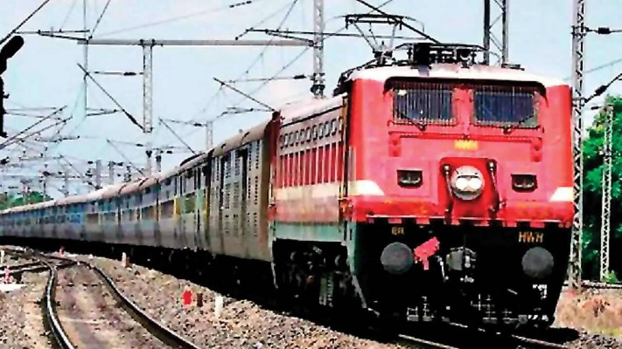 250 से ज्यादा स्पेशल ट्रेने चलाएगा Indian Railway, यात्रियों को मिलेगी राहत