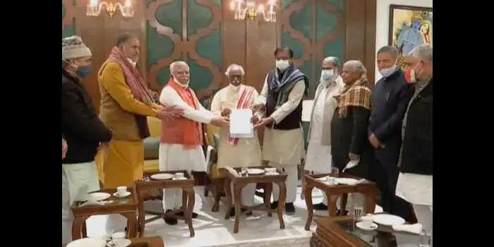 हरियाणा भाजपा नेता पंजाब की चन्नी सरकार को बर्खास्त करने की मांग को लेकर पहुंचे राजभवन
