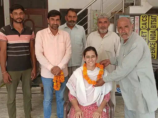 HARYANA में ट्रेक्टर चलाने वाली छोरी बनी ‘SDM’