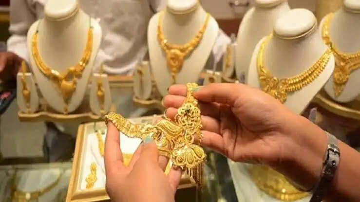 सोना-चांदी खरिदने का कर रहें है प्लान, तो ये खबर आपके लिए