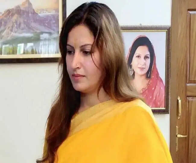 फिर सुर्खियो में आई सोनाली फोगाट, अज्ञात शख्स ने सोशल मीडिया पर भेजे अभद्र मैसेज