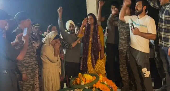 Haryana का जवान आतंकी हमले में शहीद, 4 साल की बेटी ने पिता को दी मुखाग्नि