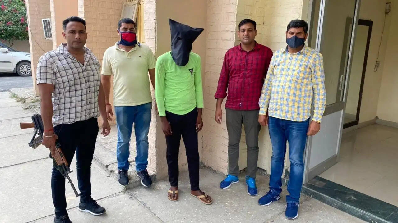 फोन स्नेचिंग की वारदात को अंजाम देने वाला आरोपित काबू