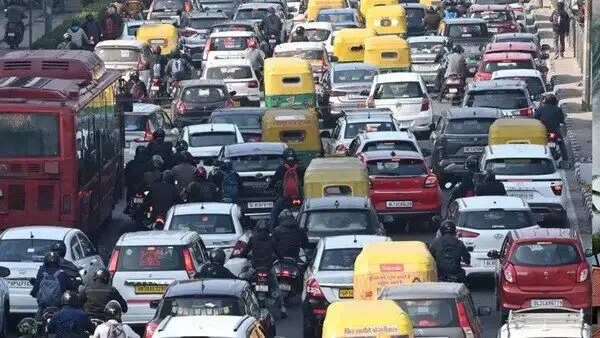 DELHI-NCR में 15 साल पुरानी कार के मालिकों को Supreme Court से बड़ी राहत, नहीं होगा एक्शन