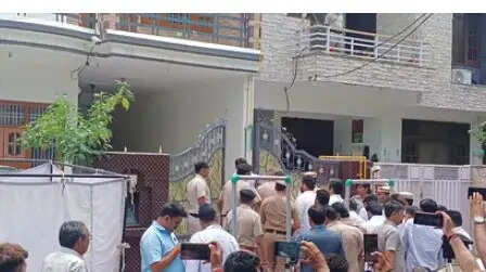 Breaking:- पहलगाम में मारे गए नेवी लेफ्टिनेंट के घर पहुंचे राहुल गांधी