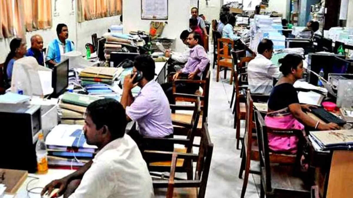 HARYANA:- अधिकारियों-कर्मचारियों की छुटिटयां रद्द , प्रदेश में लगातार हो रही बारिश के चलते लिया फैसला