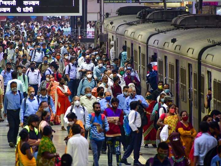 बड़ी ट्रेनों की रफ्तार, हुआ टिकट के दामों में इजाफा