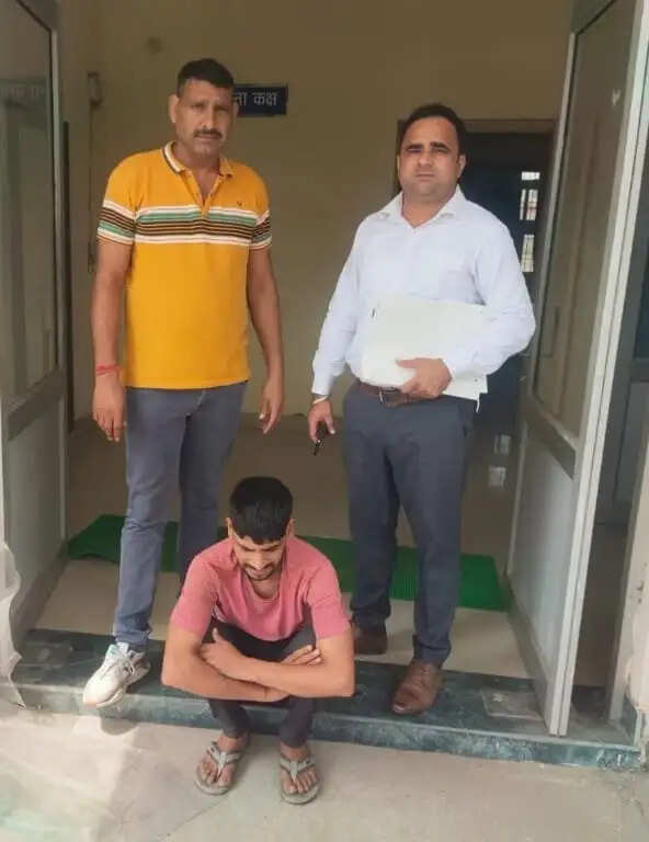 पैसो की जरुरत पड़ी तो घर में घुसकर कर ली चोरी, अब गिरफ्तार