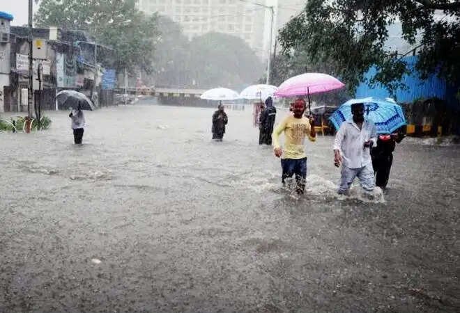 भारी बारिश के कारण हिमाचल में लैंडस्लीइड, 385 सड़के बंद