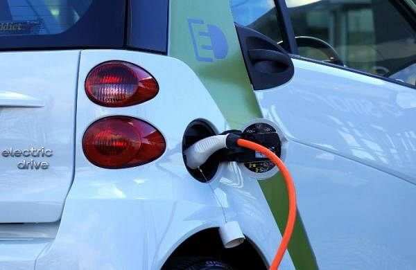 Electric Vehicles को बढ़ावा देने का प्रयास, प्रदेश में नेशनल व स्टेट हाईवे पर बिजली घरों में बनेंगे चार्जिंग स्टेशन