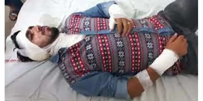 शादी के प्रस्ताव पर टालमटोल किया तो गुस्साई प्रेमिका ने युवक पर फेंका तेजाब.