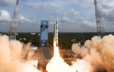 ISRO ने रचा इतिहास, श्रीहरिकोटा से EOS-08 सैटेलाइट लॉन्चिंग सफल