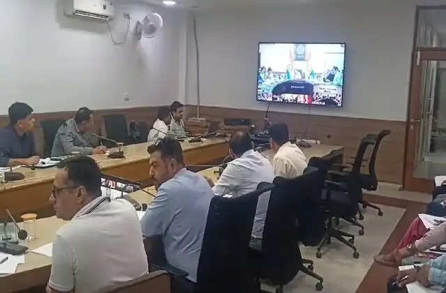 पराली जलाने पर HARYANA सरकार सख्त, किसानों की गिरफ्तारी के आदेश