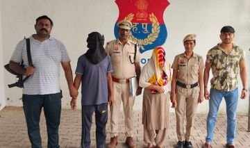 सास ने पकड़ा बहु को प्रेमी के साथ, जानिए फिर क्या हुआ