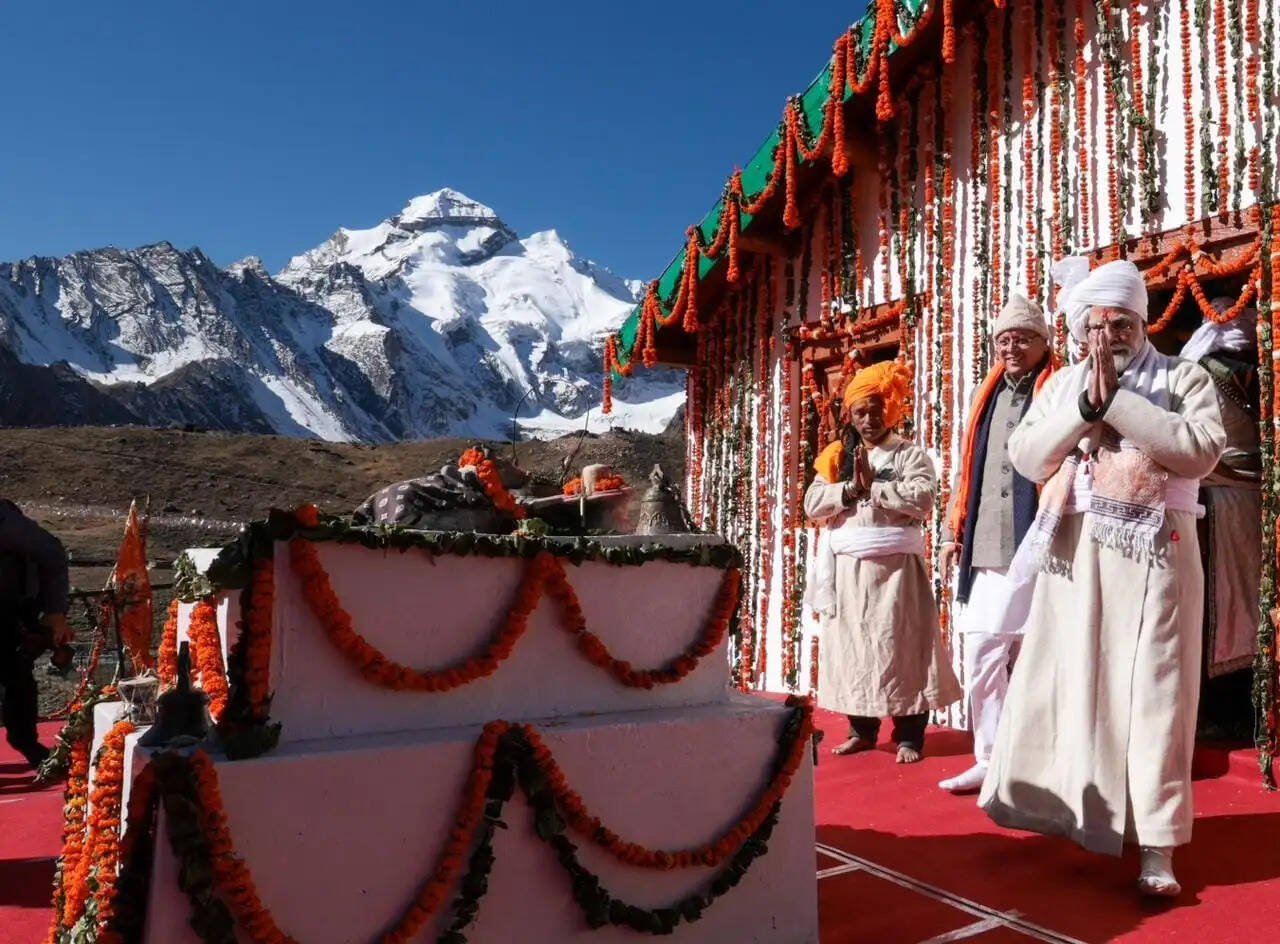 प्रधानमंत्री नरेंद्र मोदी ने किया आदि कैलाश के दर्शन, ऐसा करने वाले बने पहले PM
