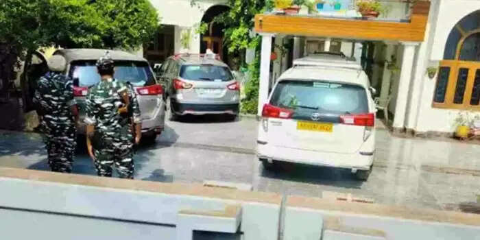 2 दिन बाद खत्म हुई ED की रोड़, व्यापारी वेदपाल तंवर की रेंज रोवर गाड़ी को ले गई टीम