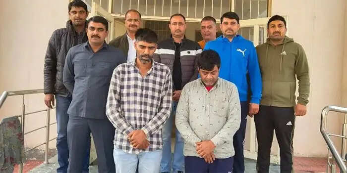 पुलिस ने 35 किलो 500 ग्राम गांजा सहित 2 तस्कर किये काबू