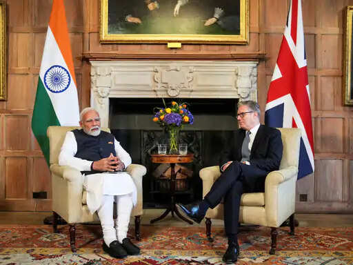 भारत और UK के बीच हुई डील , अब कपड़े जूते समेत ये चीजे हो जाएंगी सस्ती