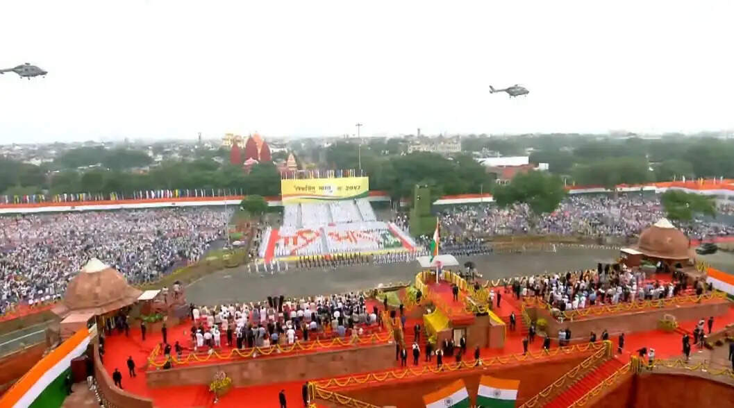 लालकिले से मोदी बोले- देश में सेक्युलर सिविल कोड हो