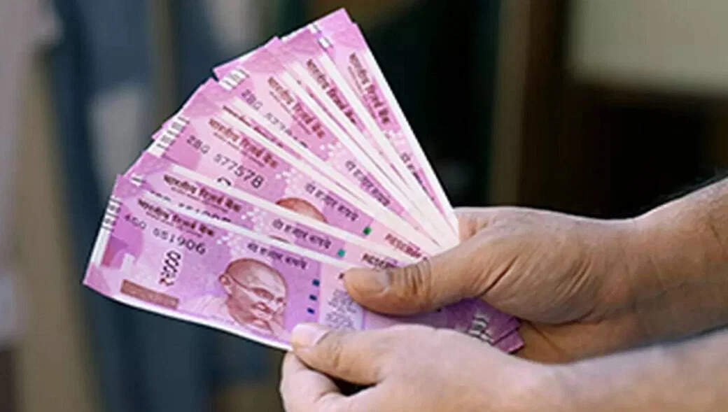 2,000 रुपये के नोट को EXCHANGE करने के लिए अब है आपके पास कम समय, पढ़िए पूरी खबर