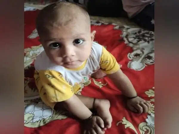11 महीने की बच्ची को टब में बिठा फोन सुनने लगा पिता, मां आई तो डूबी मिली मासूम