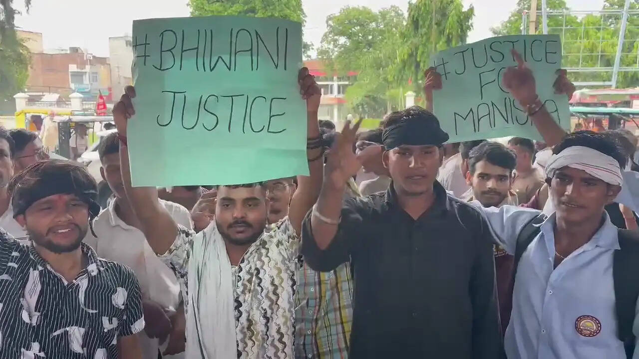 मनीषा ह#त्याकांड मामले में पानीपत में सड़को पर उतरे छात्र&nbsp;&nbsp;