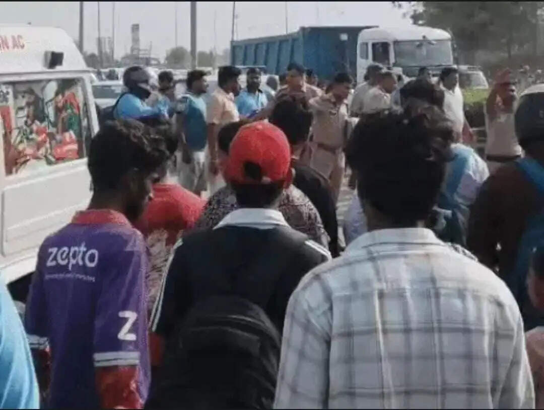 Zepto डिलीवरी बॉय की सड़क हादसे में मौ#त...3 घंटे चला हंगामा !