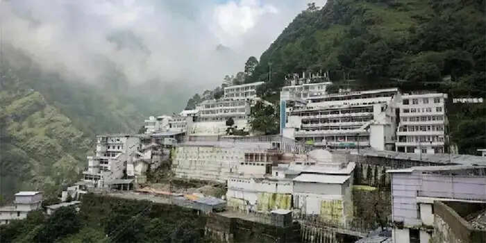 नए साल के पहले दिन वैष्णो देवी के मंदिर में हुआ बड़ा हादसा, 12 लोगों की हुई मौत