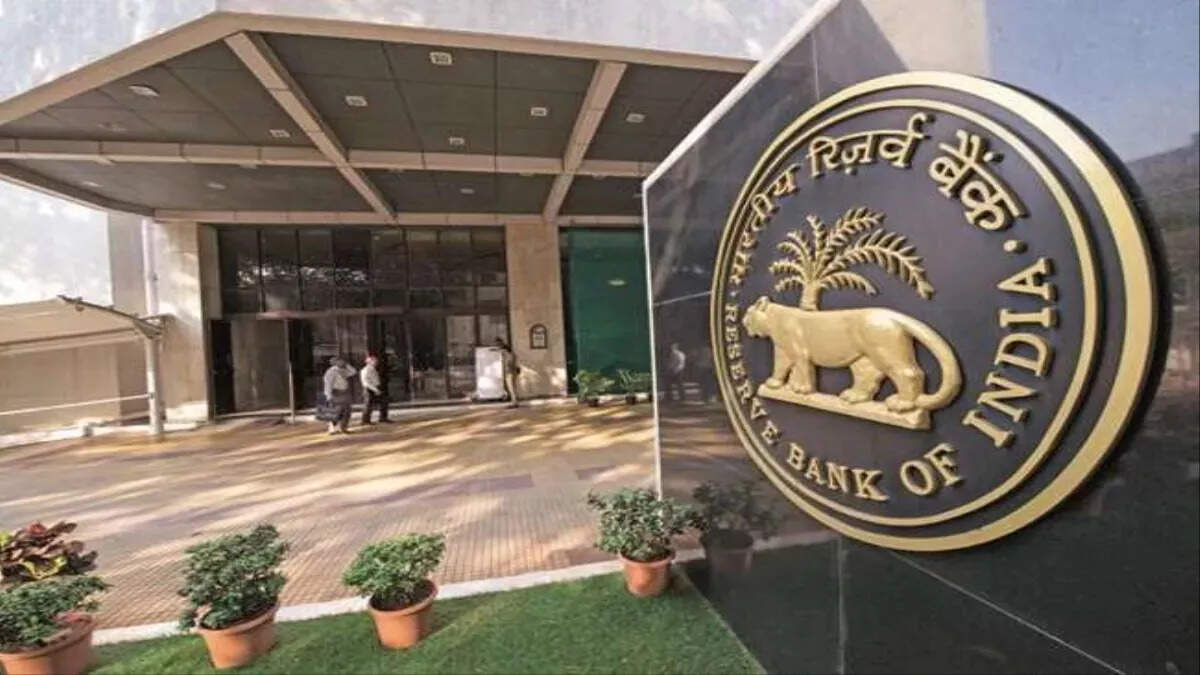 बैंक खाते में मिनिमम बैलेंस को लेकर RBI का बड़ा फैसला, पढ़िए पूरी खबर