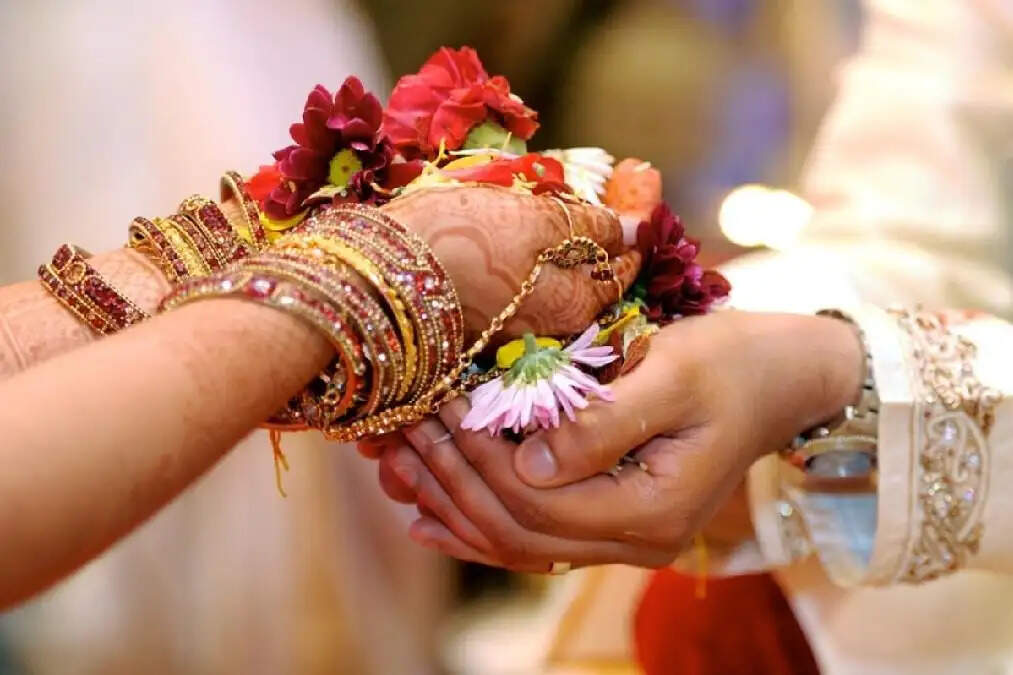 शादी के 1 साल बाद पत्नी ने छोड़ा पति को, बोली- तुम्हारा रंग काला है, थाने पहुंचा मामला