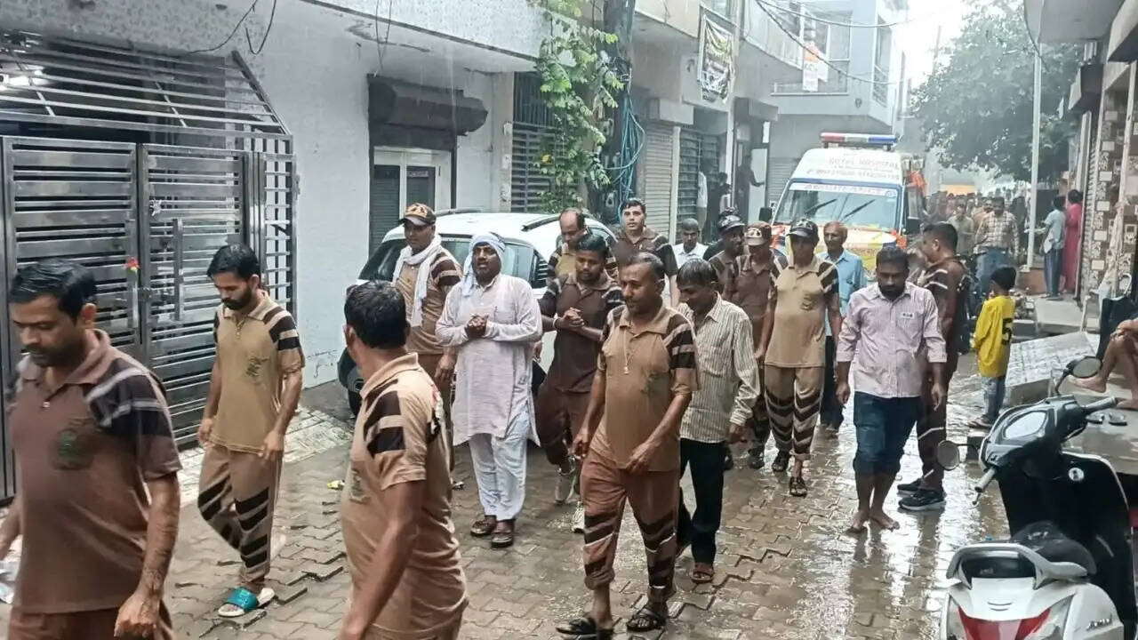 PANIPAT- 3 फीट पानी में भी नहीं रुका सेवा का सफर, इंसानियत ने फिर जीता दिल..