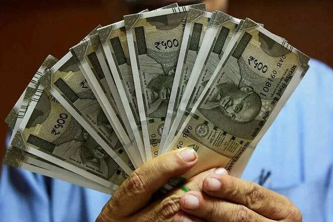 Bank Account के साथ कहीं आप भी तो नहीं कर रहे ये गलती, ऐसे करें अपने खर्च और बचत को मैनेज