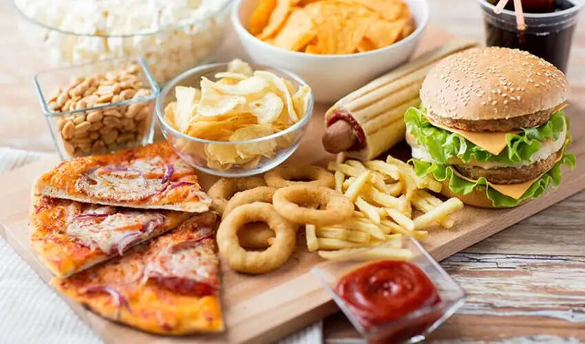 Hypertension की समस्या को गंभीर बना सकते हैं ये Food items