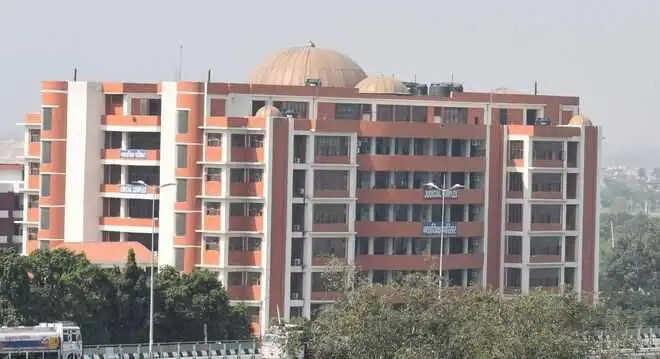 Panipat के कोर्ट मे मास्क लगाने को लेकर महिला ने किया हंगामा, महिला पुलिसकर्मी से की मारपीट