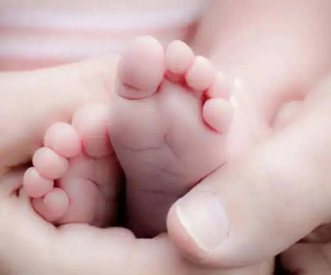 साथी की हुई मौत तो एक माह की बच्ची को छोड़ गई महिला, पढिए पूरा मामला.