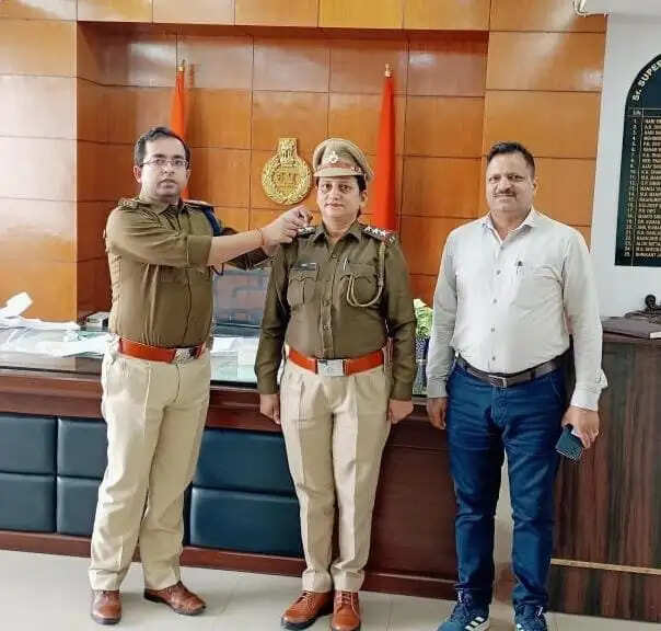 जिला पुलिस मे तैनात महिला सब-इंस्पेक्टर प्रवीन पदोन्नत होकर बनी इंस्पेक्टर