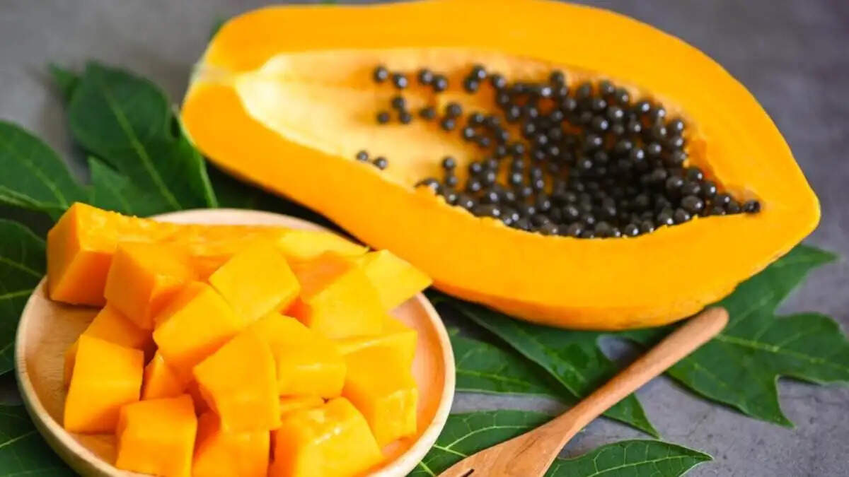 रोजाना पिंए पपीते के पत्तों का जूस, शुगर और कब्ज से मिलेगा राहत !