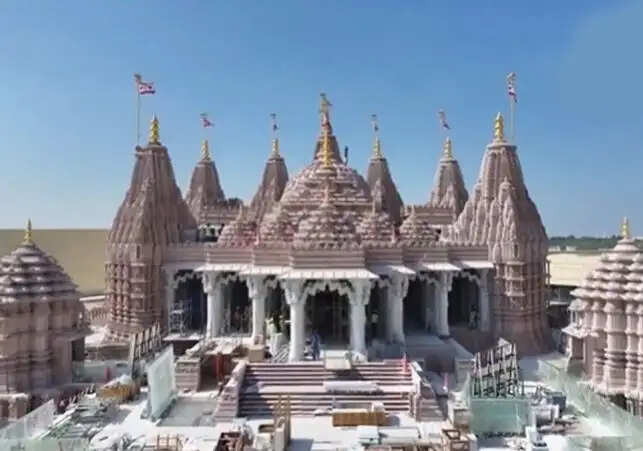 पीएम मोदी ने अबू धाबी में हिंदू मंदिर का किया उद्घाटन