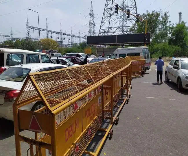 दिल्ली बॉर्डर से आज एकतरफ खुल सकता है रास्ता, गाजीपुर ब़ॉर्डर से पुलिस ने हटाए बैरिकेड