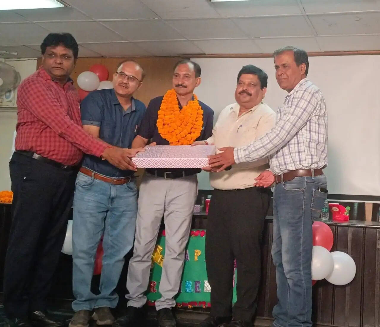नरेंद्र मेहता पानीपत थर्मल प्लांट में 37 वर्षों की सेवा के बाद सेवानिवृत, अधिकारियों ने दी शानदार विदाई
