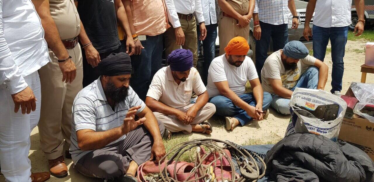 PANIPAT:- ATM उखाड़कर ले जाने वाले अंतरराज्यीय गिरोह को पकड़ने वाली CIA-1 टीम को SP ने किया सम्मानित