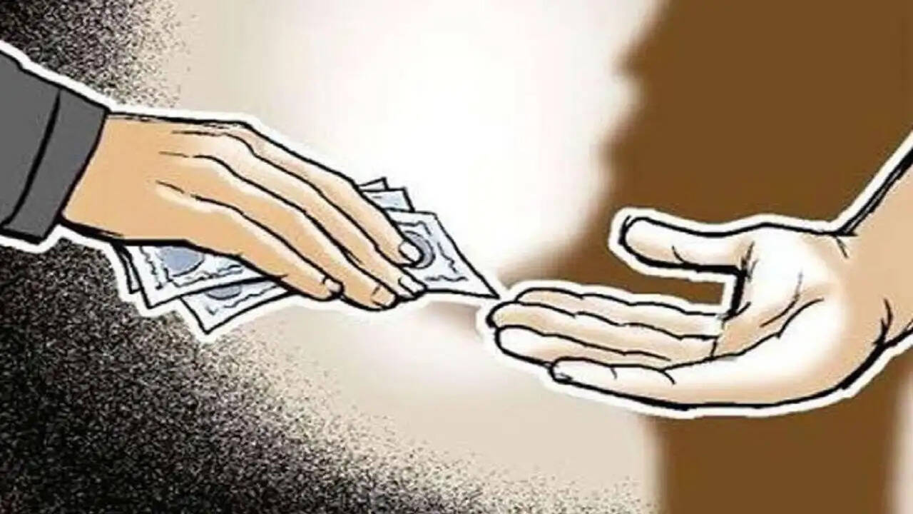 हरियाणा में 11 हजार की रिश्वत लेते डाटा एंट्री ऑपरेटर गिरफतार
