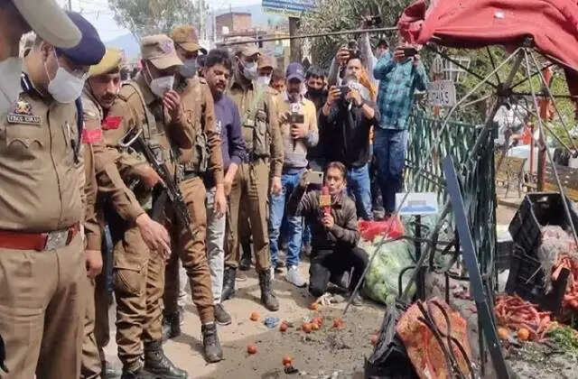 जम्मू-कश्मीर: ऊधमपुर में विस्फोट, एक की मौत-14 घायल